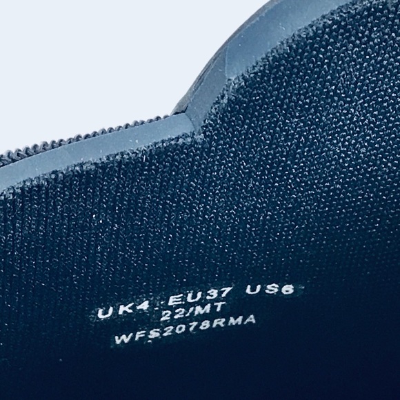 NEW- Hunter Women’s Chelsea Short Rain Boots - Picture 9 of 12